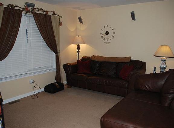 2nd image of 421 W Harvest Ln