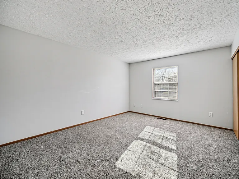 THE WILLOWS APARTMENT COMMUNITY — Photo 11