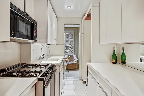 Sold by R New York | media 20