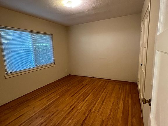 2nd image of 825 Roble Ave APT 2