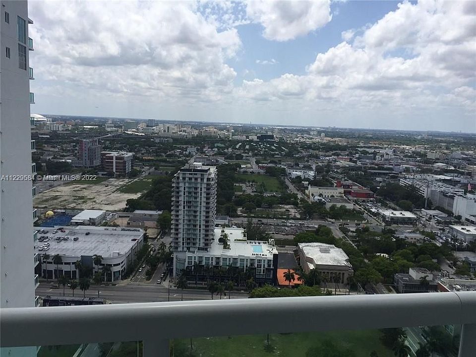 1st image of 1800 N Bayshore Dr APT 3504