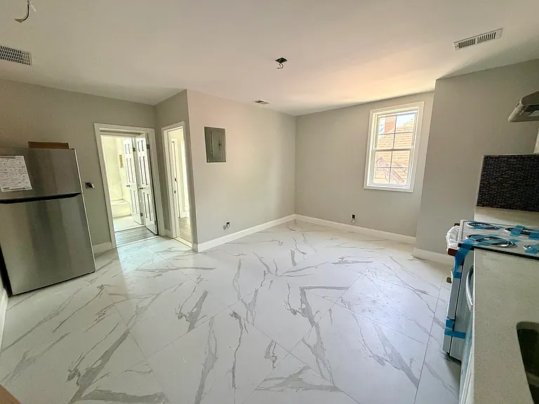341 Grosvenor Ave #3 — Photo 12