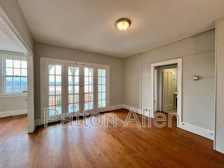 116 E Chestnut St #32 — Photo 6
