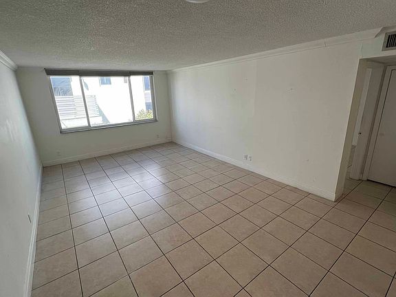 4th image of 3257 NE 13th St #302