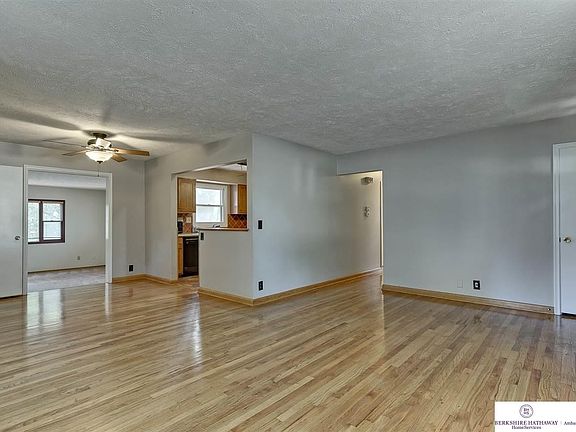 5th image of 9124 Pauline St