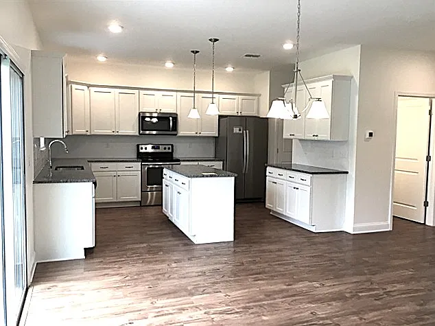 4 bed, 2.5 bath, 2458 sqft, $2,750 — Photo 2