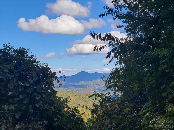 310 High Cliff Dr, Waynesville, NC 28786