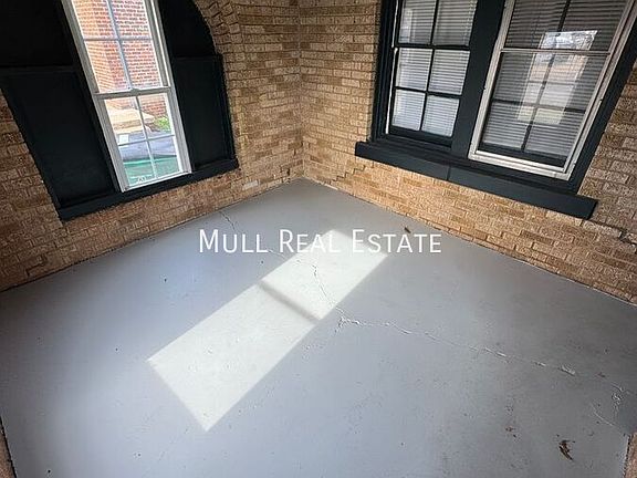 3rd image of 825 NE 24th St