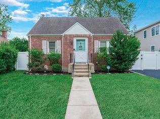 71 Van Nostrand Ave, Merrick, NY 11566