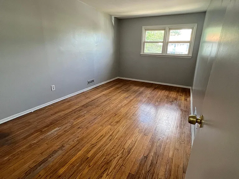 18 Roosevelt Dr — Photo 3