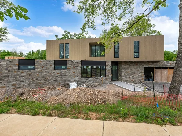929 NW C St, Bentonville, AR 72712