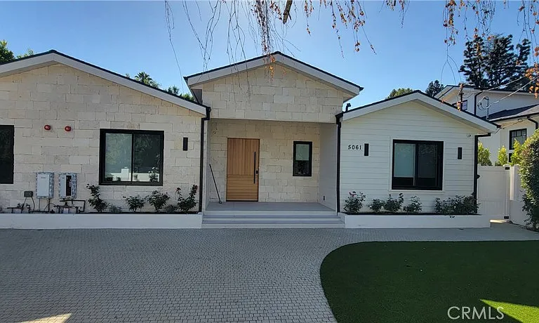 5061 Woodley Ave — Photo 3