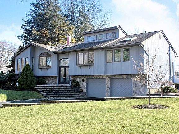 2nd image of 10 Caroline Dr