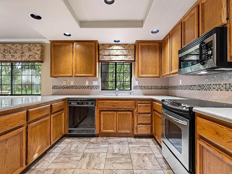 7405 Black Tree Ln — Photo 3
