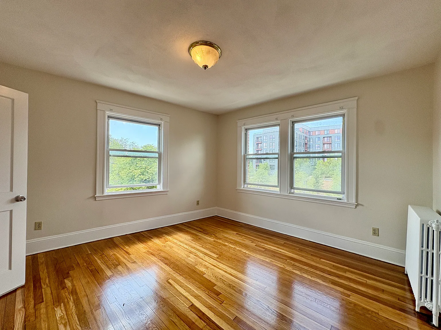 3 bed, 1300 sqft, $3,600 — Photo 2