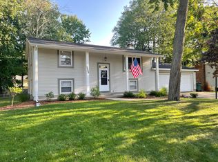 1325 Crandall Ave, Norton Shores, MI