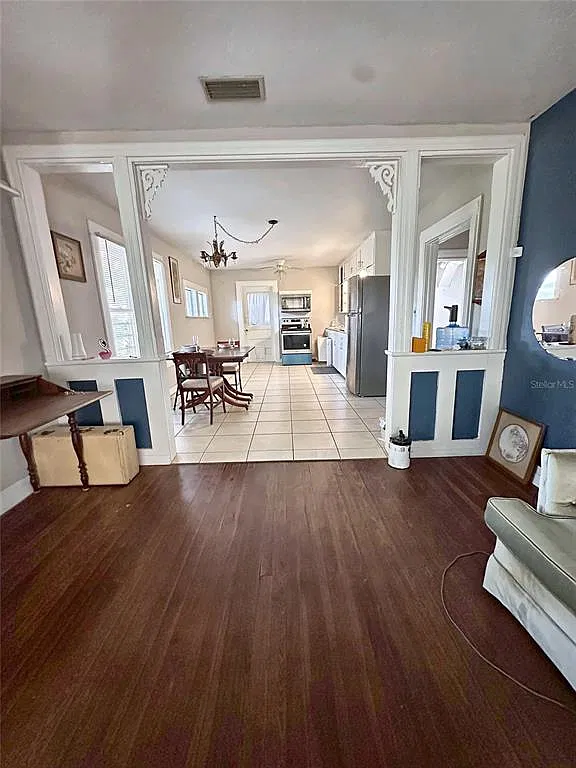 2 bed, 1.0 bath, 1320 sqft, $2,500 — Photo 4