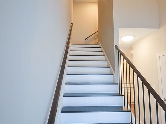 5th image of 3320 Robin Ln #7