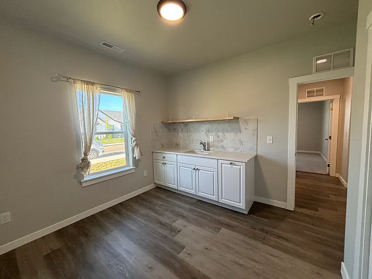 4858 N Elmstone Ave — Photo 13