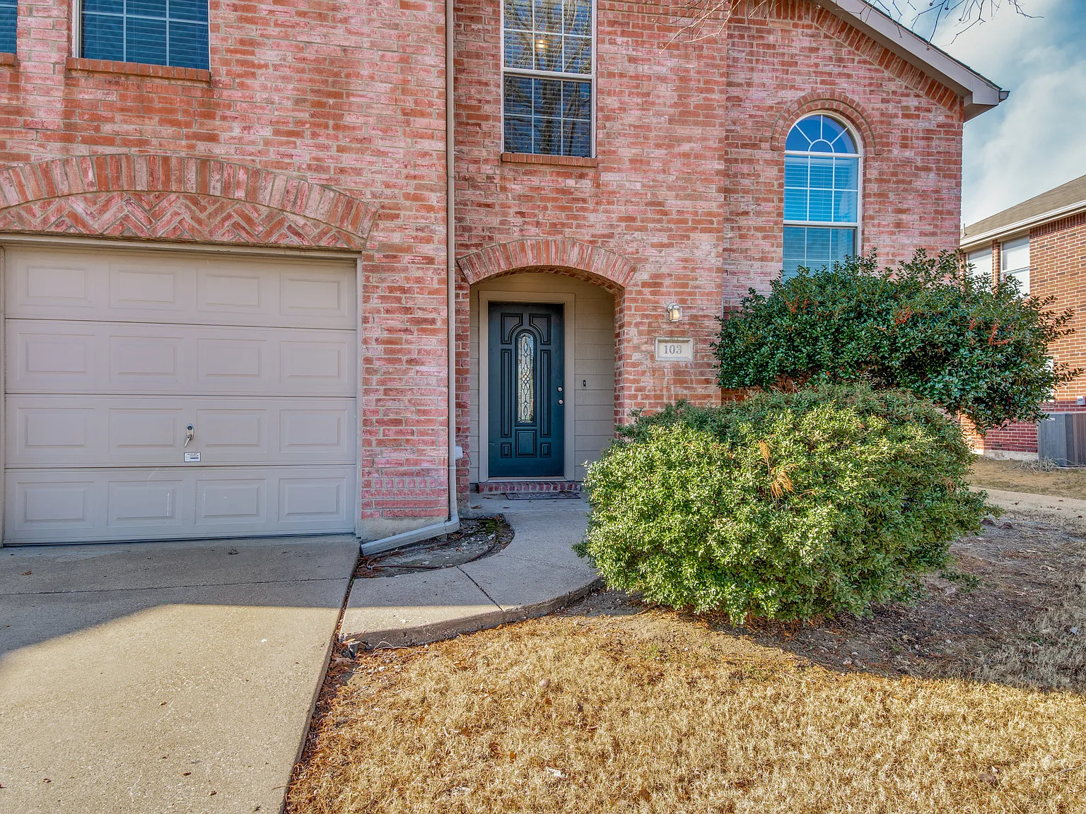 4 bed, 2.5 bath, 2505 sqft, $2,400 — Photo 4