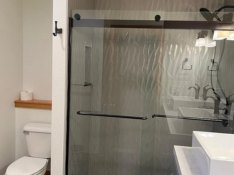 primary bedroom bath