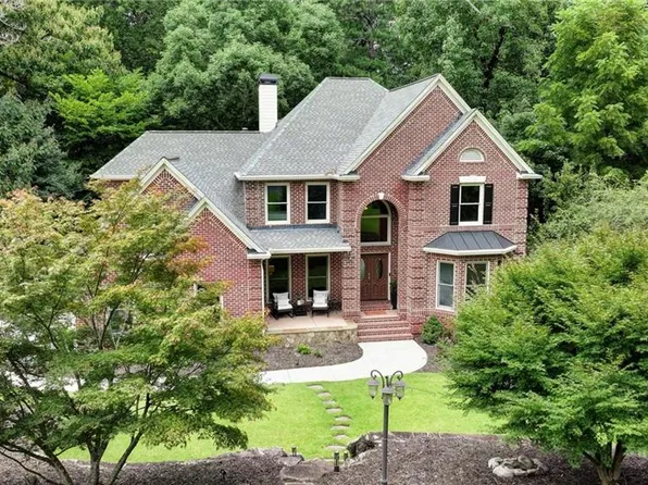 2436 Fontainebleau Dr, Dunwoody, GA 30360