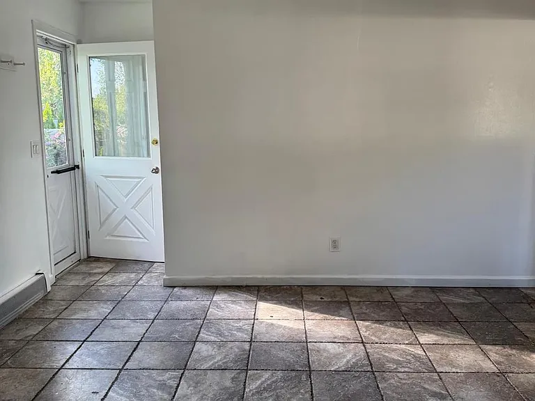 35 Auborn Ave — Photo 4