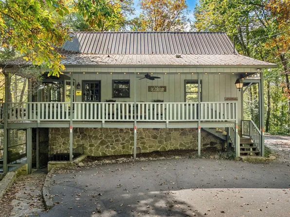 3227 Holly Ln, Pigeon Forge, TN 37862