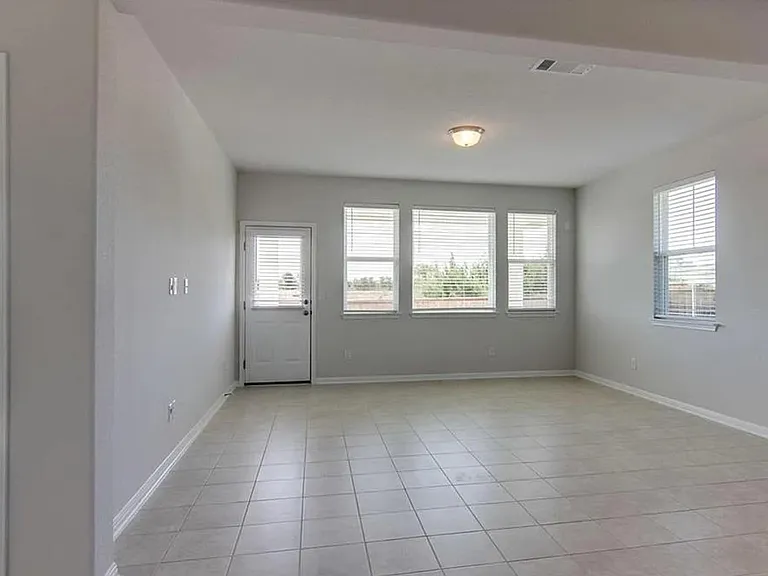 240 La Escalera Dr — Photo 12