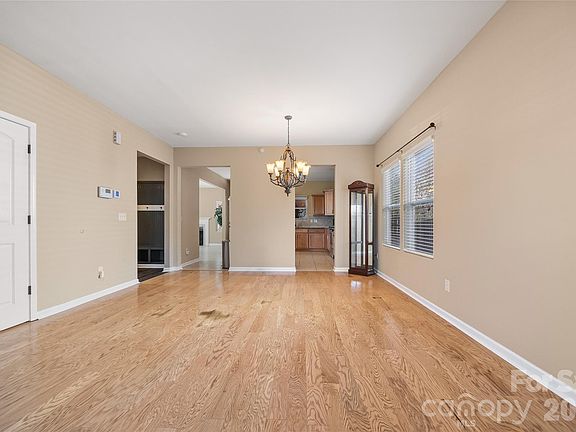 5th image of 621 Rook Rd