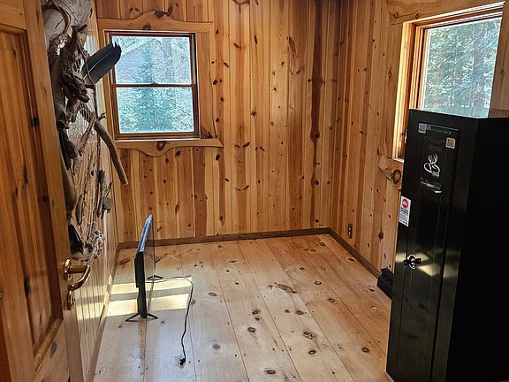 4th image of 129 Swenson Rd