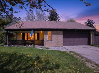 2141 E Hill Rd, Grand Blanc, MI 48439