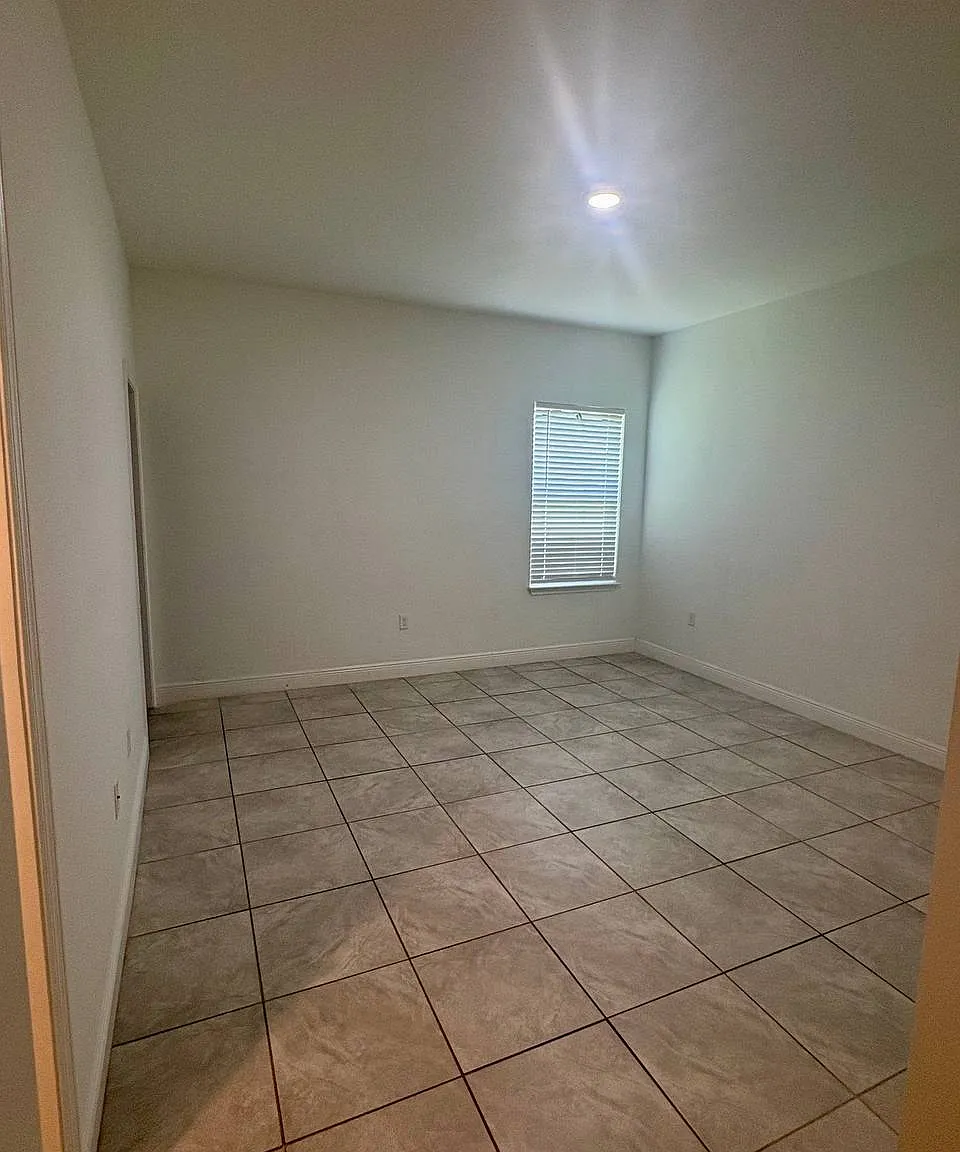 4 bed, 1780 sqft, $1,900 — Photo 3