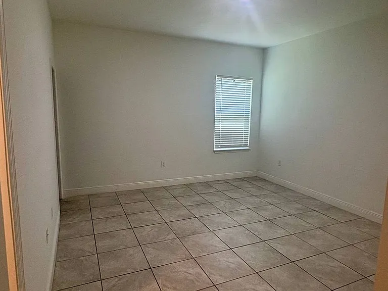 176 Marion Oaks Trl — Photo 3
