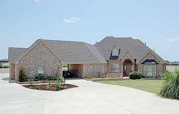 2nd image of 3000 Twin Lake Dr