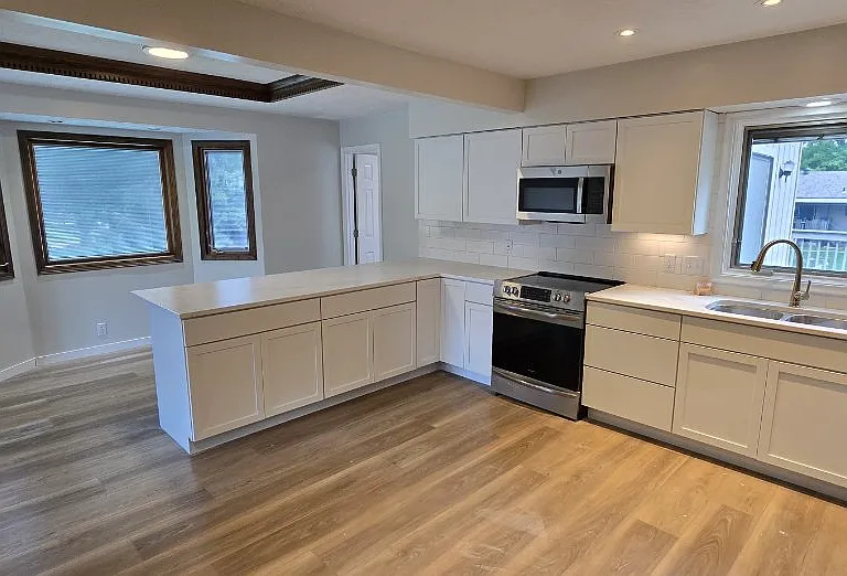 5617 S 104th Ave — Photo 5