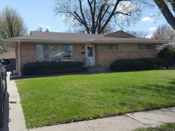 3826 Valdez Dr, Des Moines, IA 50310