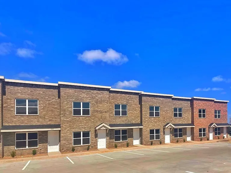 11800 N Western Ave — Photo 26