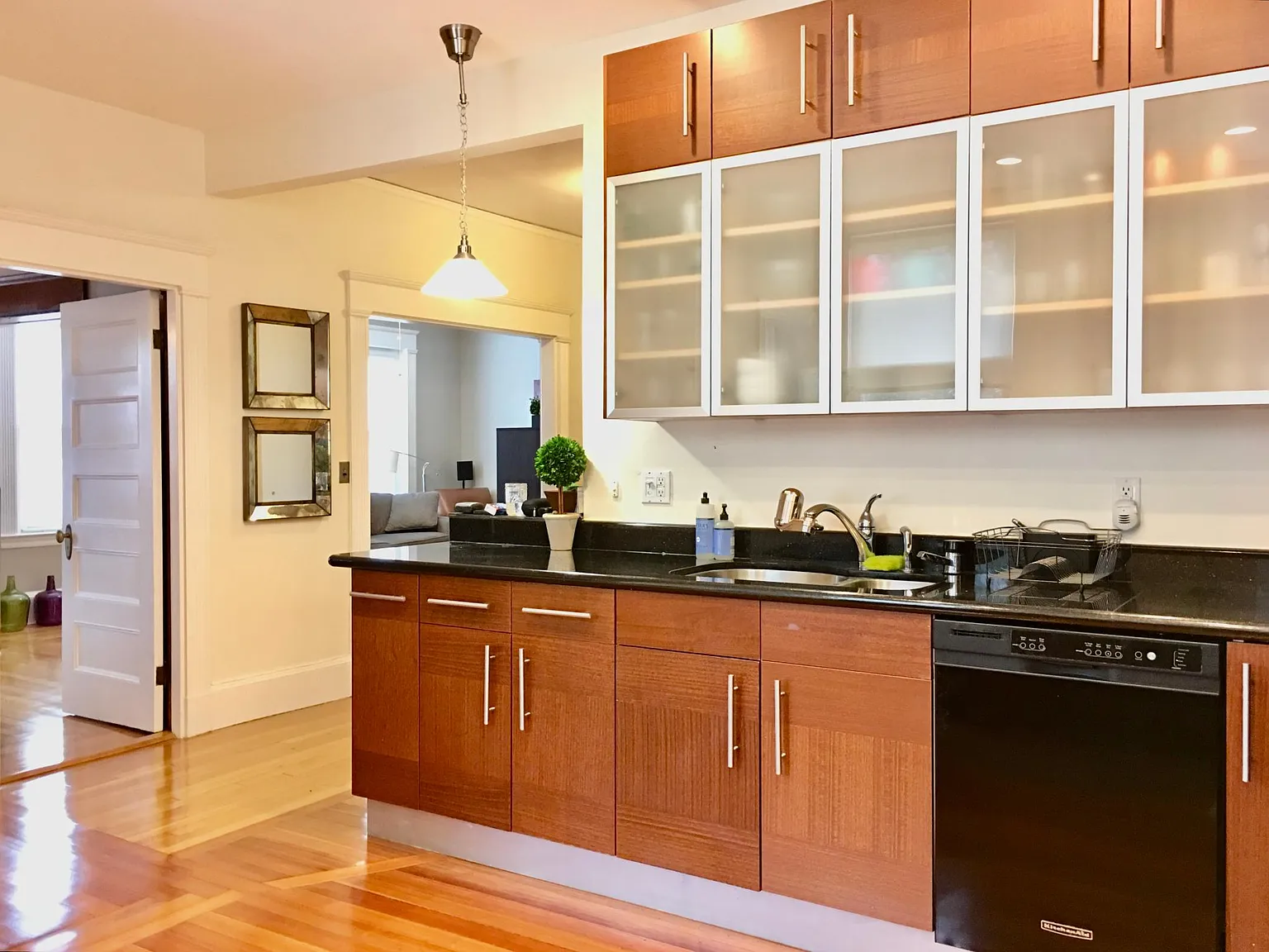 3 bed, 1451 sqft, $4,950 — Photo 1