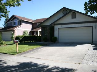 909 Maria Dr, Petaluma, CA 94954