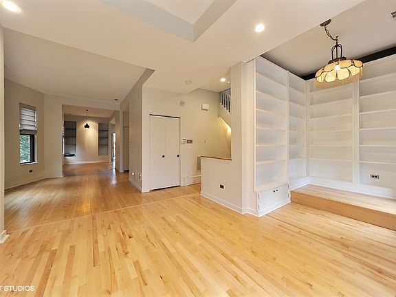 2nd image of 1721 N Hoyne Ave #2