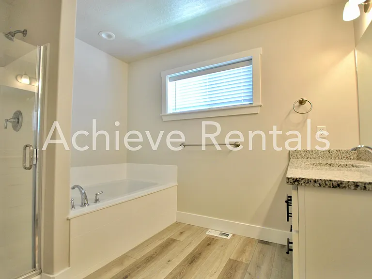 2053 N 380 E — Photo 8
