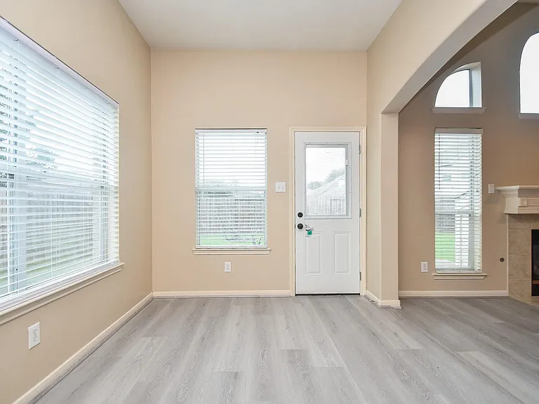 15114 Snow Hill Ct — Photo 9