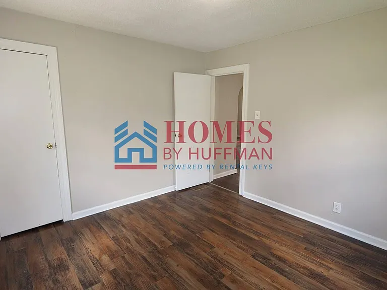 1525 Monroe Ave — Photo 7