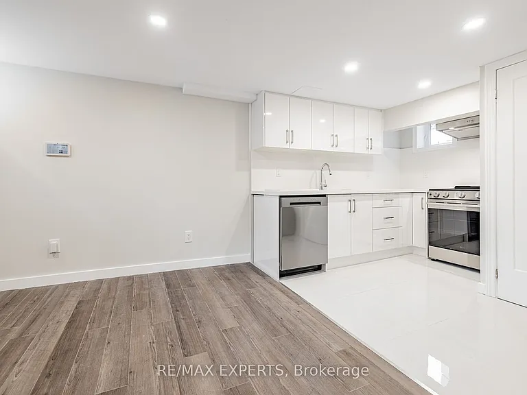 2103 Avenue Rd #BASEMENT — Photo 11
