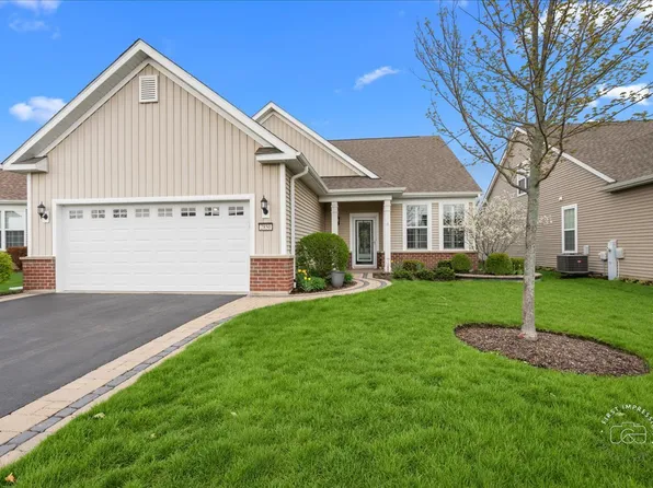 2850 Stoney Creek Dr, Elgin, IL 60124