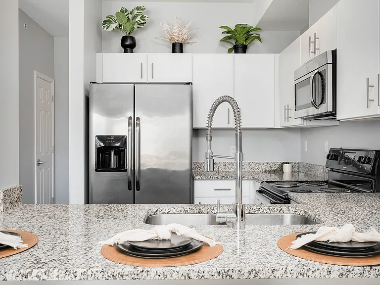 42 West Apartments — Photo 6