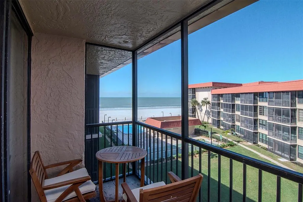 2 bed, 2.0 bath, 1103 sqft, $3,500 — Photo 3