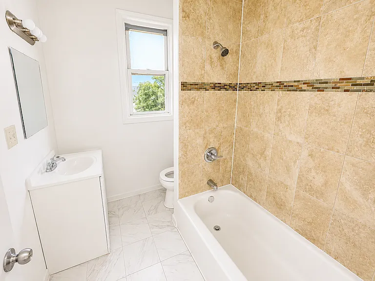 233 Rose St — Photo 16