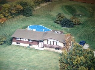 7592 Pond Rd, Hartford, WI 53027